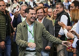 Juanma Moreno anuncia que los jóvenes y los problemas de la vivienda serán sus prioridades