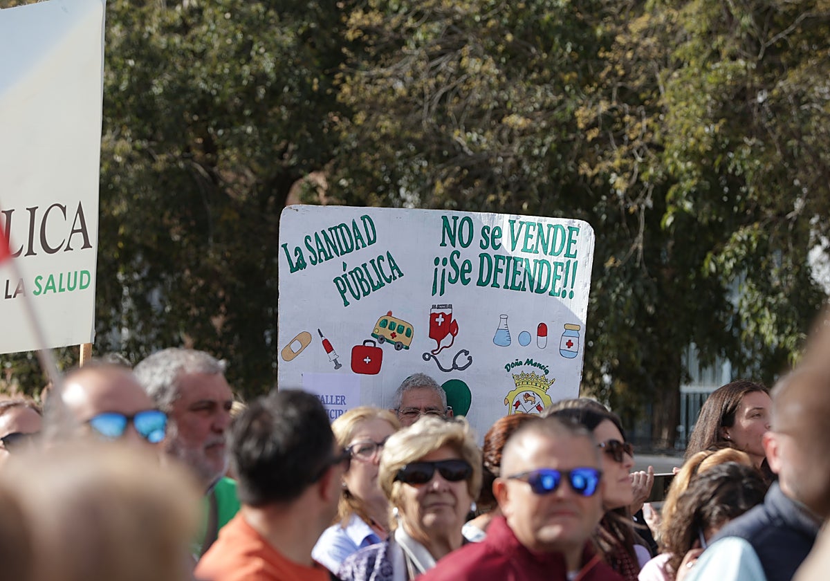 Carteles durante la manifestación por las calles de Córdoba