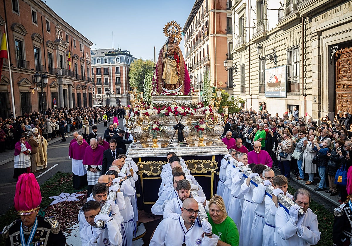 Procesión de la Virgen de la Almudena en Madrid: horario, recorrido y cortes de tráfico hoy