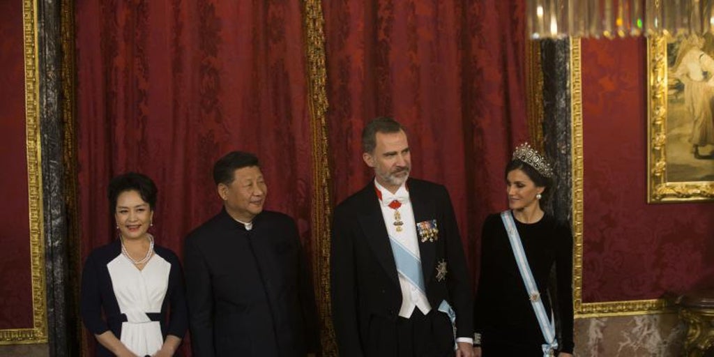 El Gobierno envía a los Reyes a China para reforzar sus lazos con Pekín