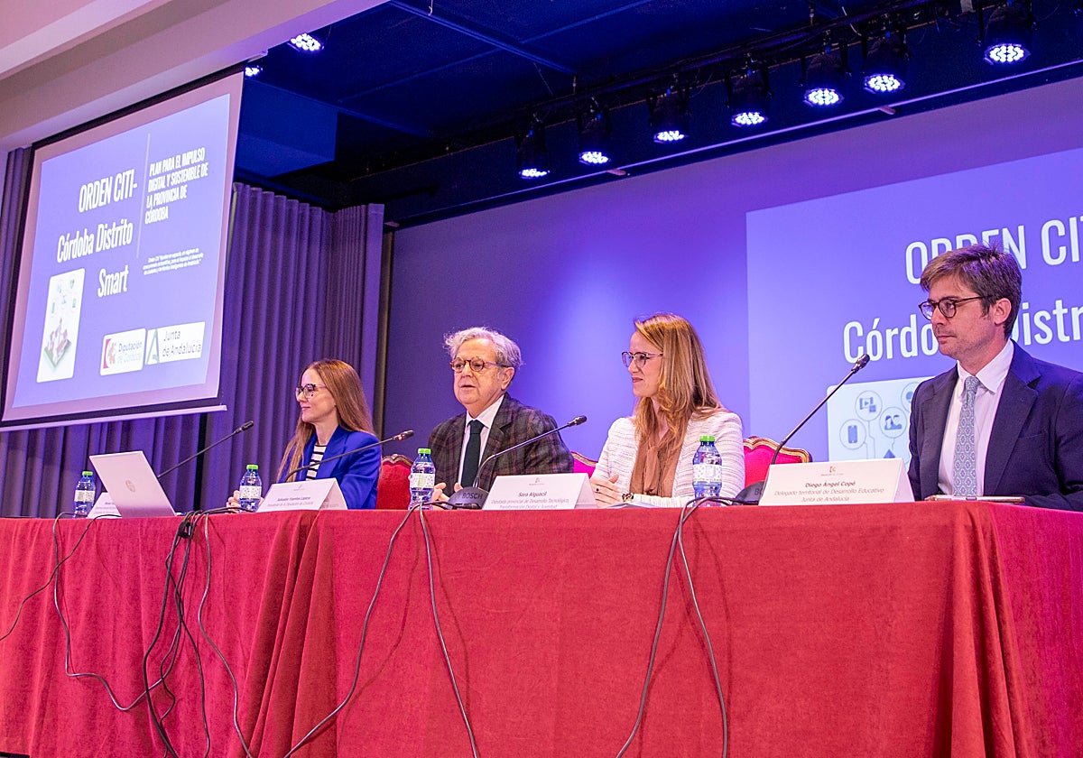 Responsables de la Diputación de Córdoba y la Junta en la presentación de las ayudas