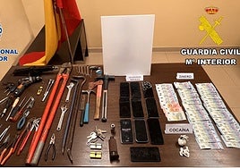 Detenidos tras sufrir un accidente al encontrarles droga y útiles «para cometer robos»