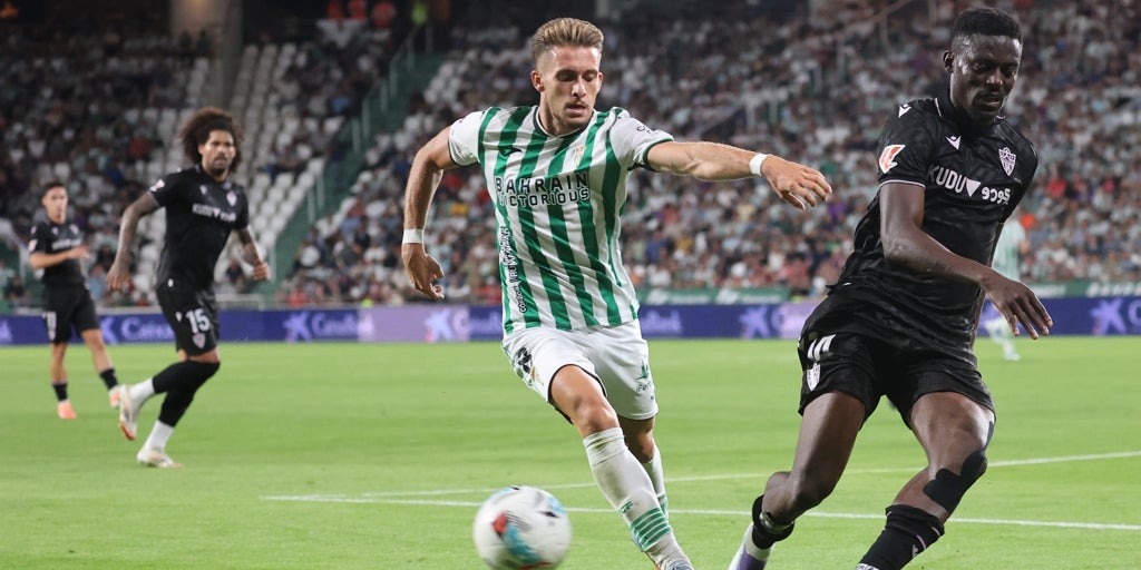 Isma Ruiz: «Iván Ania es ambicioso y lo transmite a los jugadores para llevar al Córdoba CF lo más arriba posible»