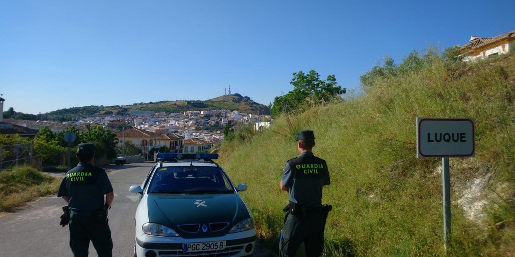 La Guardia Civil detiene a un vecino de Luque con un kilo de marihuana en el coche