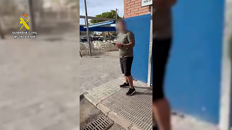 El 'método del cogotero' que usan los ladrones para robar en plena calle: «Ofrecen ayuda y aprovechan la confusión»