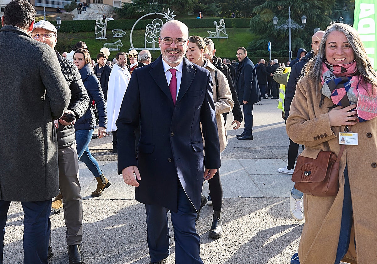 El delegado del Gobierno en Madrid, Francisco Martín, durante la procesión de la Virgen de la Almudena