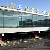 La Policía Nacional impide que una mujer salte al vacío en el aeropuerto de Tenerife Sur