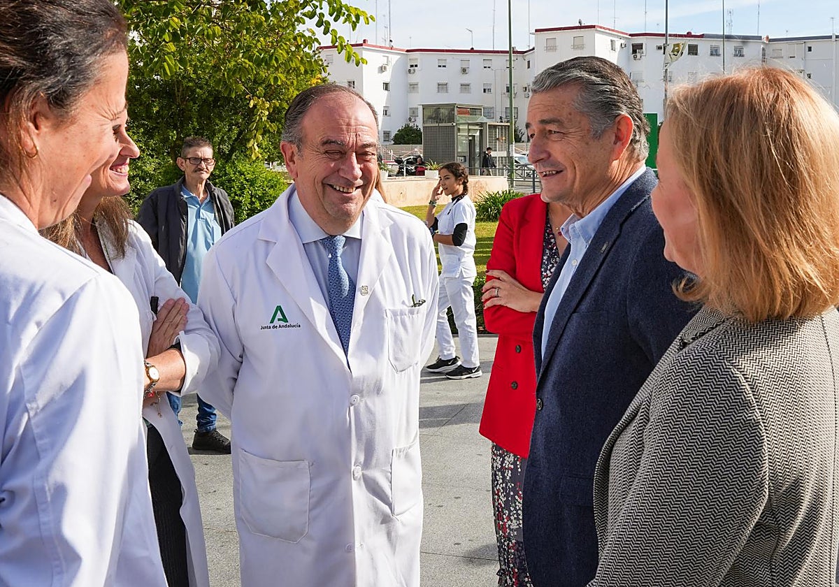 Antonio Sanz durante una visita al hospital Virgen del Rocío de Sevilla