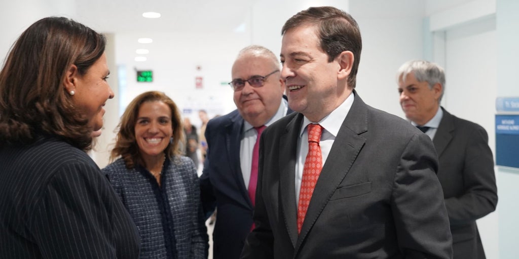 Mañueco señala que trabajan para que las unidades del dolor crónico lleguen «al mundo rural»