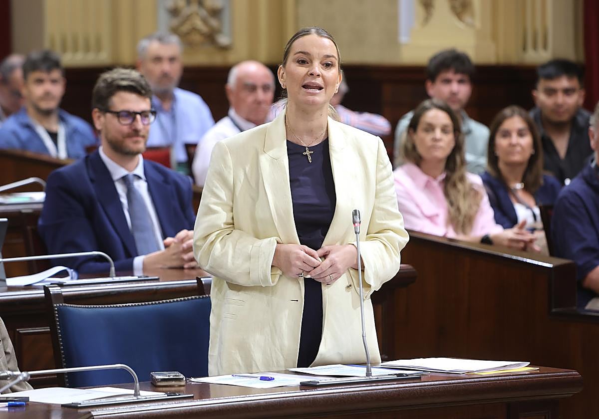 Marga Prohens, en una sesión del Parlamento balear