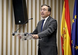 Albares y Robles siguen sin fecha para explicar sus gastos reservados