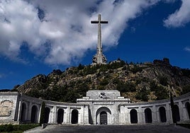 Abascal señala a Sánchez por convertir el Valle de los Caídos en un «templo masónico con apoyos sorprendentes»
