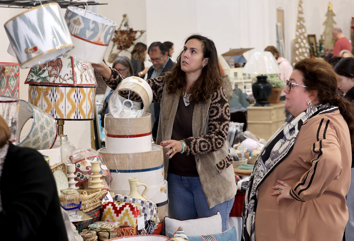La inauguración del baratillo de Navidad de Adevida en Córdoba, en imágenes