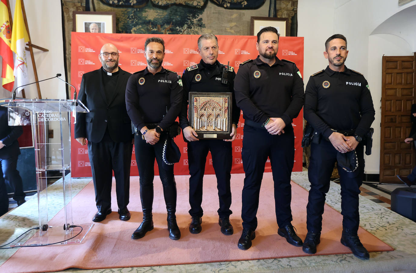 Los reconocimientos por la actuación en el incendio de la Mezquita de Córdoba, en imágenes