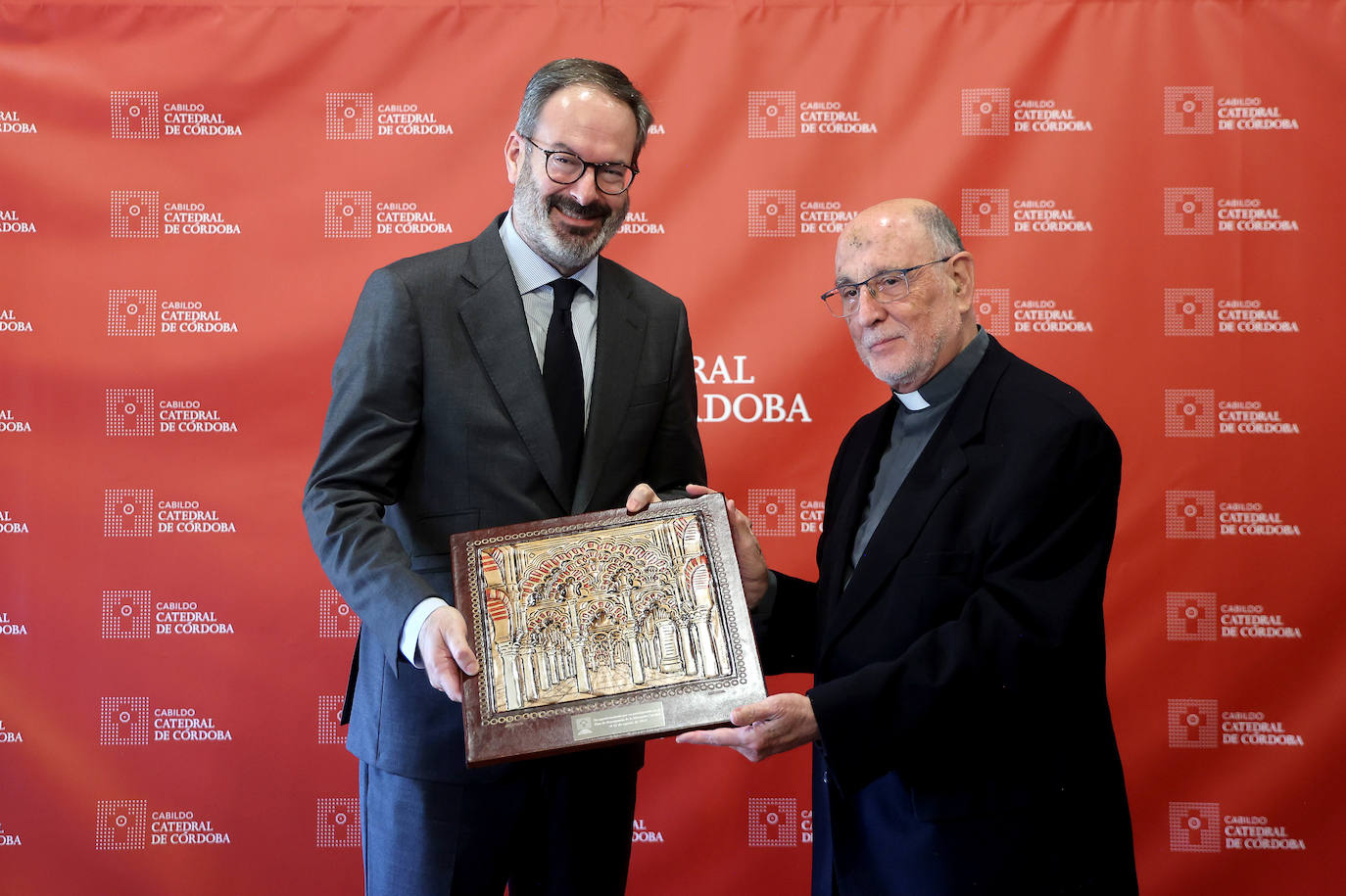 Los reconocimientos por la actuación en el incendio de la Mezquita de Córdoba, en imágenes