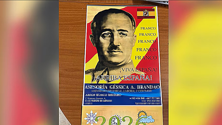 «Estoy pensando en presentarlo ante el MoMA de Nueva York»: el alcalde de Puente Génave aviva la polémica por su calendario con la imagen de Franco