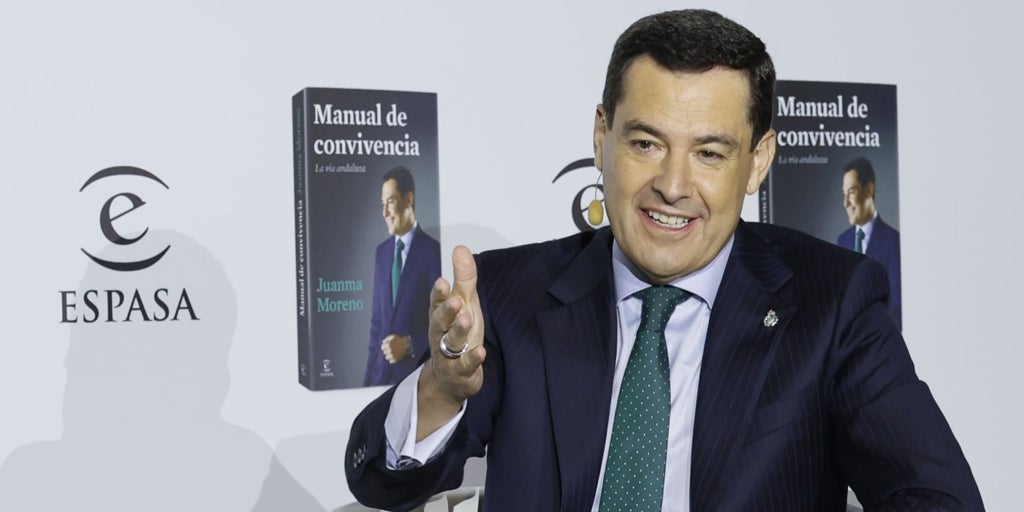 El enigmático anillo de Juanma Moreno, un remedio para poder dormir tranquilo por las noches