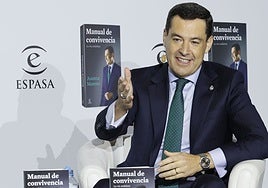 El enigmático anillo de Juanma Moreno, un remedio para poder dormir tranquilo por las noches