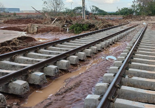 El tren que se detuvo con la dana: la línea C-3 de Cercanías sigue sin fecha de reapertura total un año después