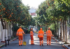 El Ayuntamiento de Córdoba reforzará la limpieza urbana con baldeo en nuevos barrios y más papeleras