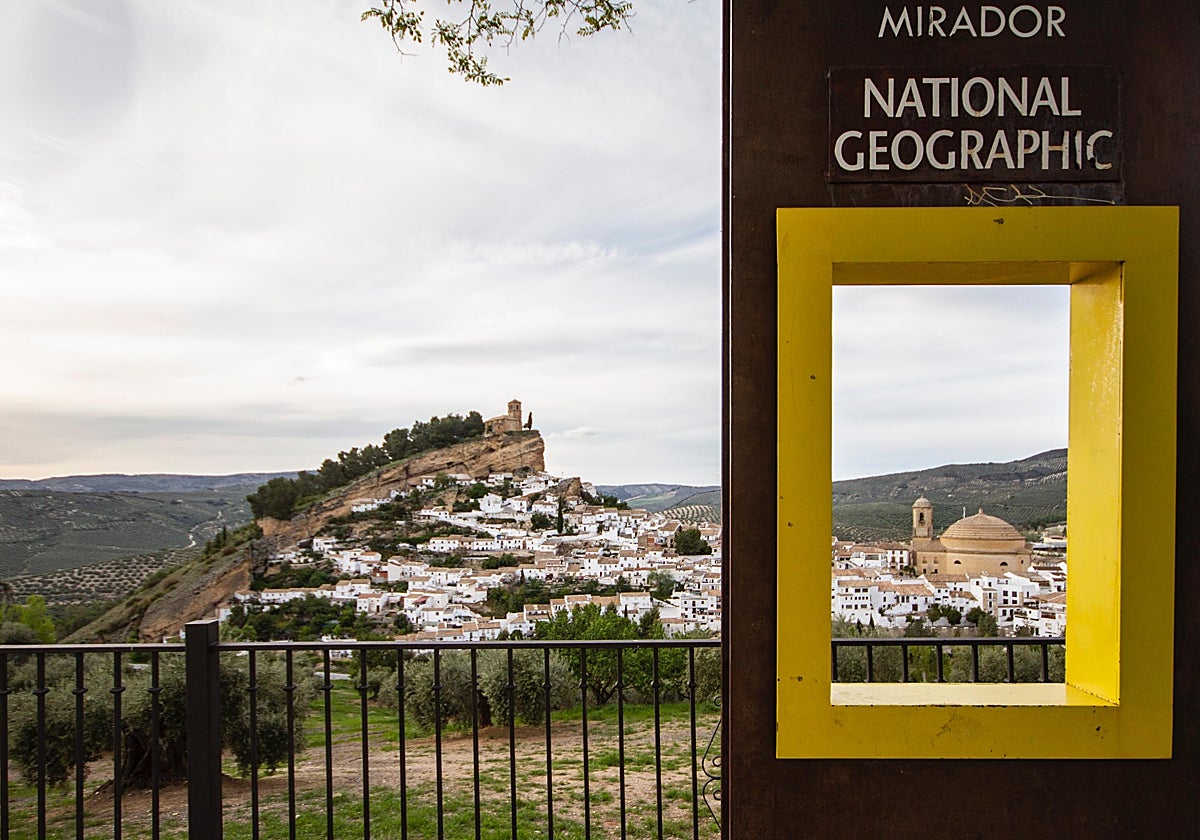 El peñón de Montefrío, pueblo granadino que fue portada de National Geographic