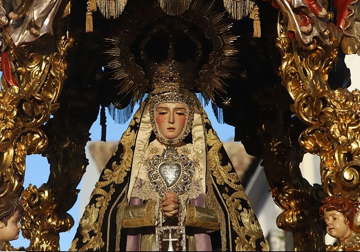 La Virgen de las Trsitezas, durante el rosario extraordinario a la Catedral, el 8 de noviembre