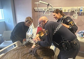 Final feliz para una joven tras dar a luz en su casa ayudada por policías: «Temía por la vida de su bebé»