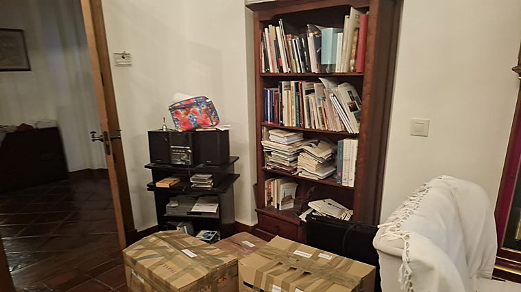 La familia de Roberto Gallegos lleva semanas embalando enseres y pide tiempo para completar la mudanza