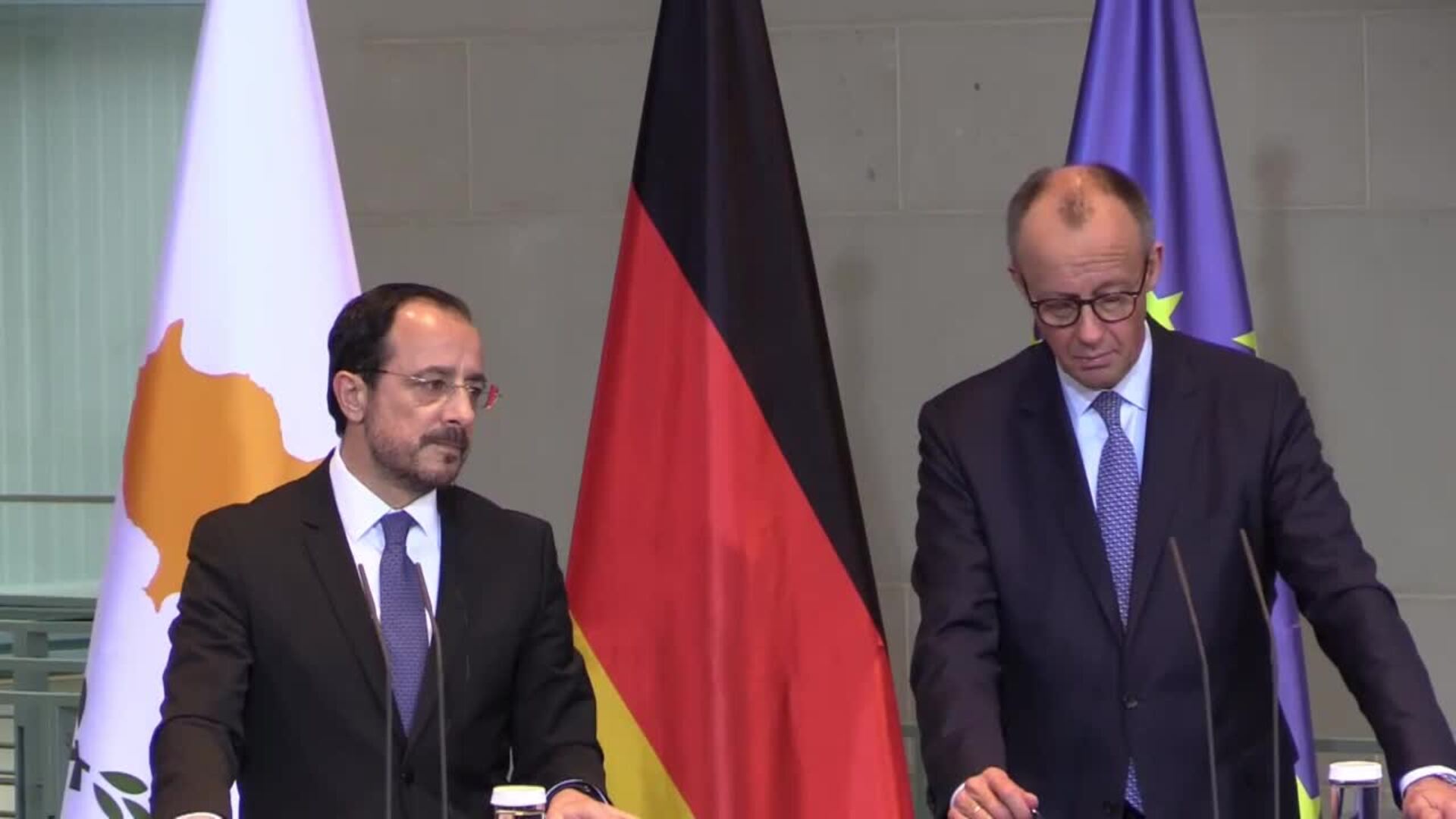 Los jóvenes ucranianos deben quedarse en su país porque hacen falta allí, afirma Merz