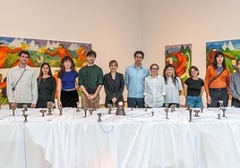 Artistas jóvenes instalan un laberinto de «micromundos» en el IVAM que «refleja el potencial valenciano»