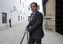 El consejero andaluz de Justicia, Administración Local y Función Pública, José Antonio Nieto, posa para ABC en el Parlamento andaluz el pasado miércoles