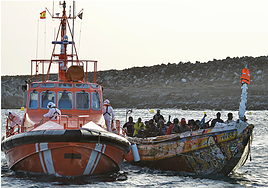 Llega un cayuco con 126  inmigrantes a El Hierro, entre ellos varios menores