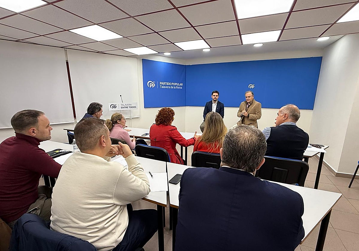 Santiago Serrano presidido este sábado la reunión de la Junta Local del PP de Talavera