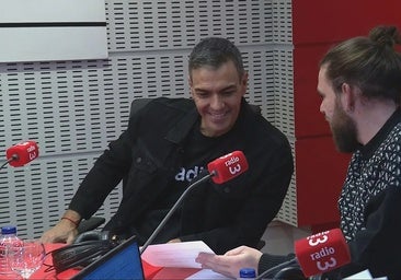 Sánchez sale de la burbuja a golpe de Tik Tok y Rosalía para pelearle a Abascal el voto joven