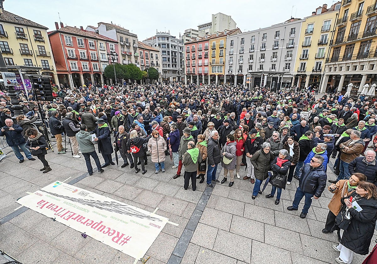 Concentración por la reapertura del Tren Directo Burgos-Aranda Madrid en la Plaza Mayor de la capital burgalesa