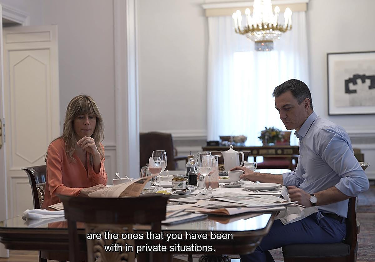 Pedro Sánchez y Begoña Gómez en una escena de la docuserie