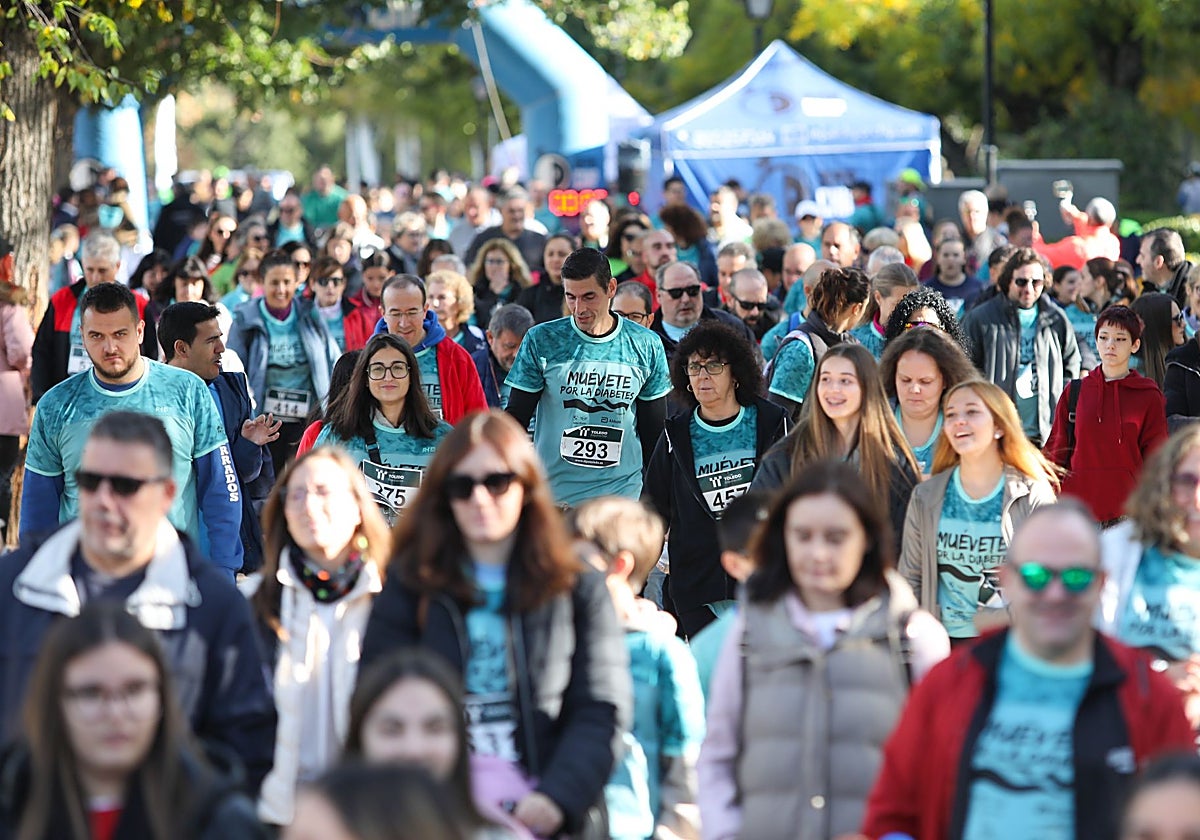 300 personas marchan por una causa soldiaria