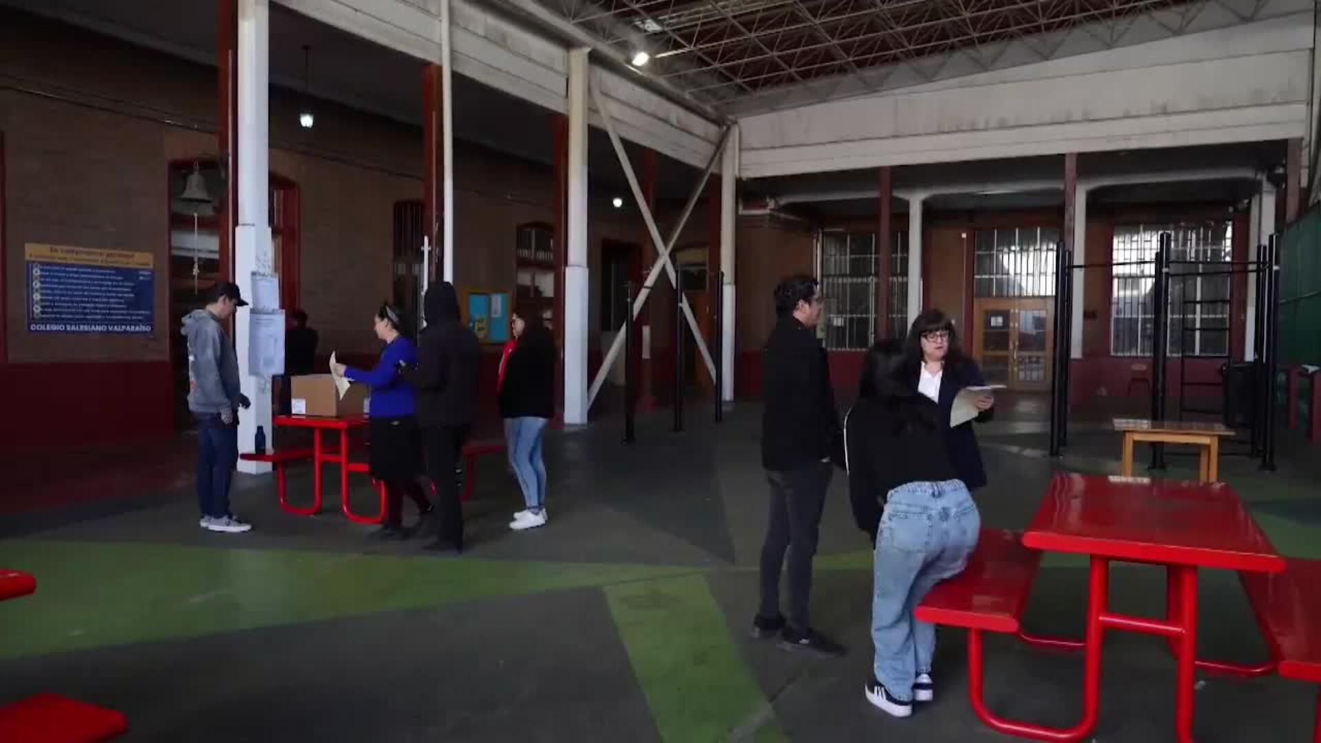 Chile inicia histórica jornada electoral con más de 3.400 centros de votación habilitados