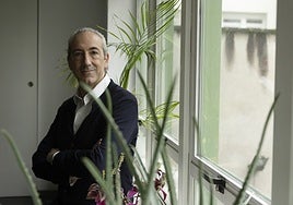 Juan Antonio Cuéllar, gerente de la OSG: «¿Una gira con Rosalía? La Sinfónica de Galicia está lista para lo que ella diga»