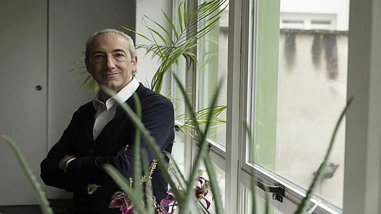 Juan Antonio Cuéllar, gerente de la OSG: «¿Una gira con Rosalía? La Sinfónica de Galicia está lista para lo que ella diga»