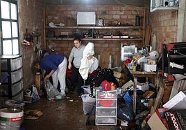 Los vecinos de la avenida del Corregidor tras la tromba de agua: «Fue una locura. El agua me llegaba a la espinilla y mido 1,84»