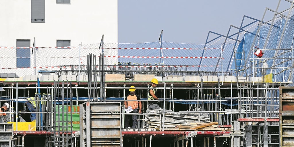Acuerdo en el convenio de la construcción de Toledo: subida salarial de casi el 7% hasta 2026 y medidas frente al estrés térmico