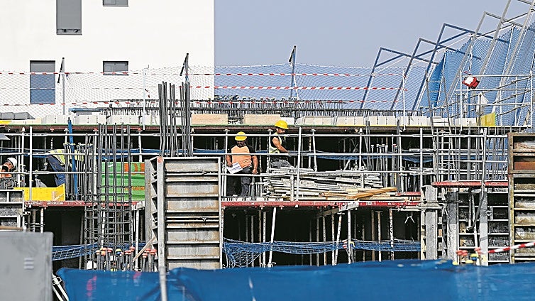 Acuerdo en el convenio de la construcción de Toledo: subida salarial de casi el 7% hasta 2026 y medidas frente al estrés térmico