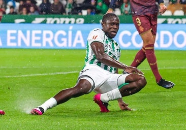 La defensa del Córdoba CF, en jaque para el duelo ante el Granada