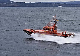 Desactivan la búsqueda de los tres tripulantes que cayeron al mar en la costa de Cádiz