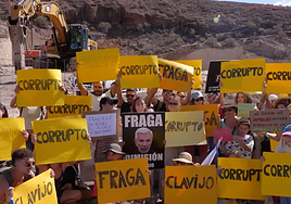 La sociedad tinerfeña se concentra un año después del reinicio de las obras en 'Cuna del Alma': «No vamos a parar»