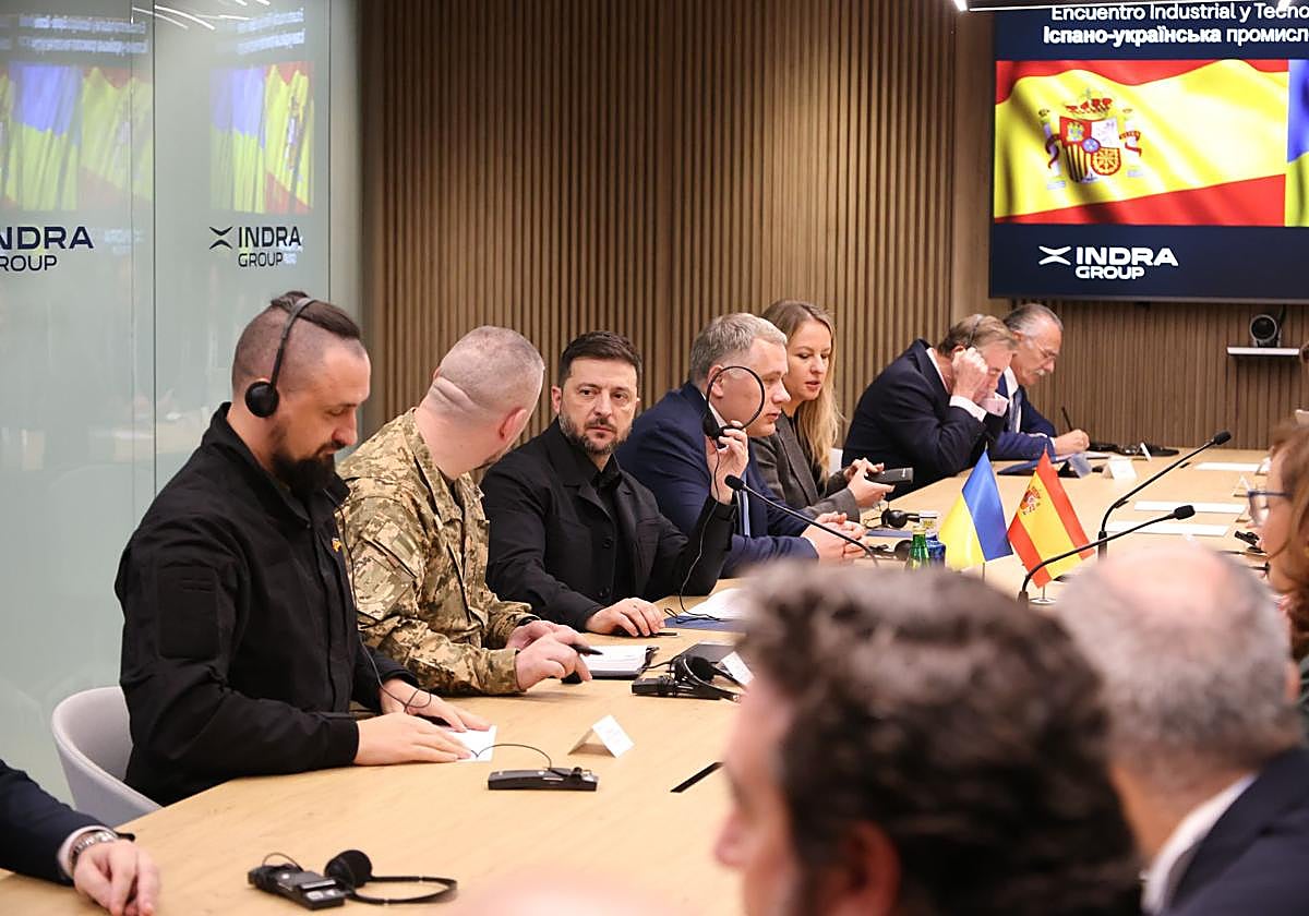 Zelenski en la sede de Indra