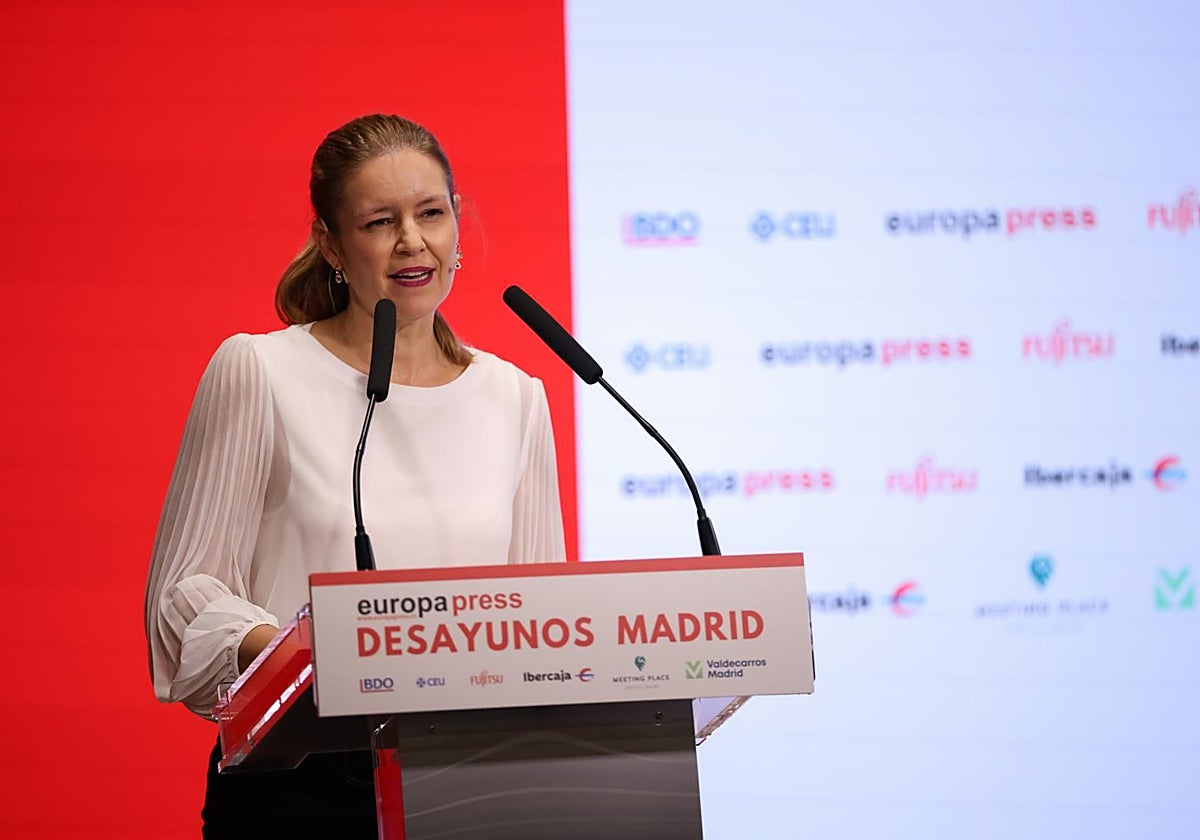 La consejera de Familia, Juventud y Asuntos Sociales, Ana Dávila, en el desayuno informativo de Europa Press