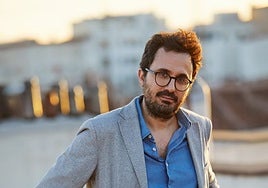 Benjamín G. Rosado, periodista y escritor:  «La política hoy es una ficción de relatos a la carta»