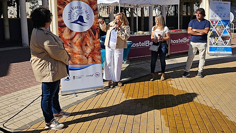 La alcaldesa de Calp (Alicante), Ana Sala, presenta el logotipo de la marca registrada 'Gamba Blanca de Calp'